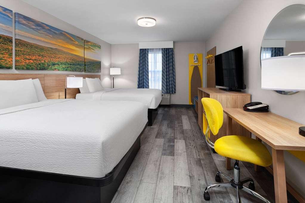 Days Inn & Suites By Wyndham Sellersburg Chambre photo