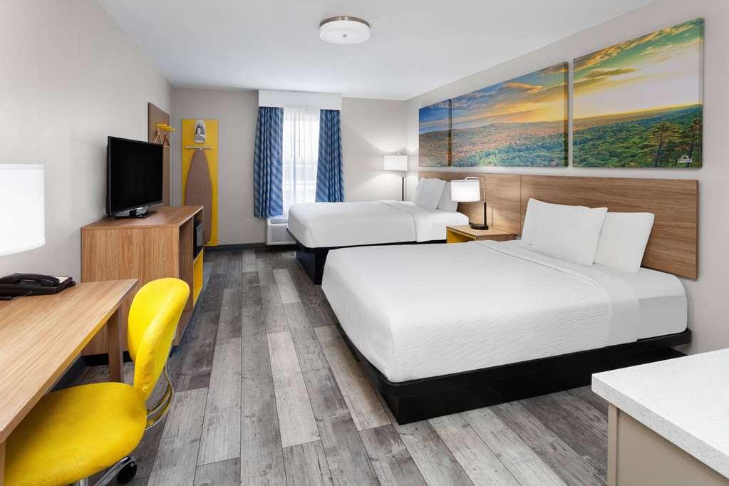 Days Inn & Suites By Wyndham Sellersburg Chambre photo