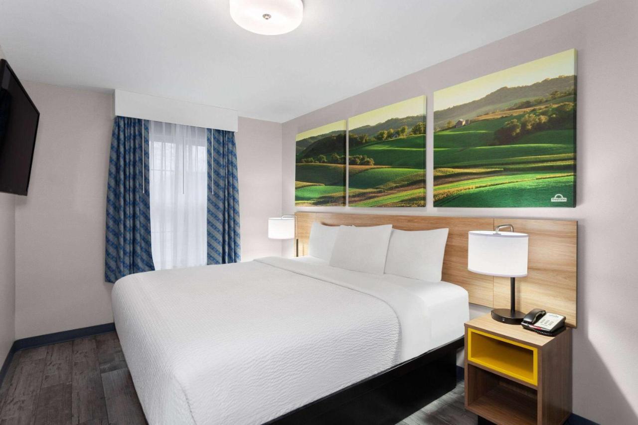Days Inn & Suites By Wyndham Sellersburg Extérieur photo