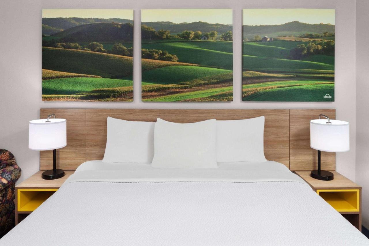 Days Inn & Suites By Wyndham Sellersburg Extérieur photo