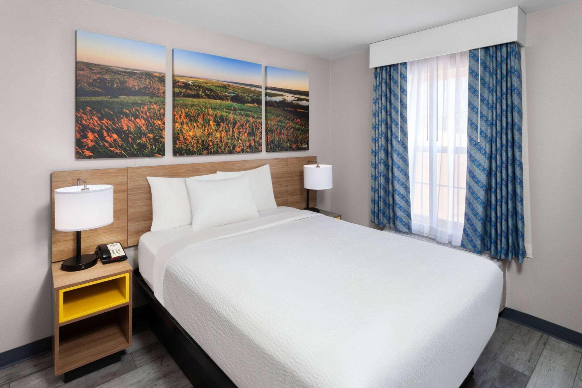 Days Inn & Suites By Wyndham Sellersburg Extérieur photo