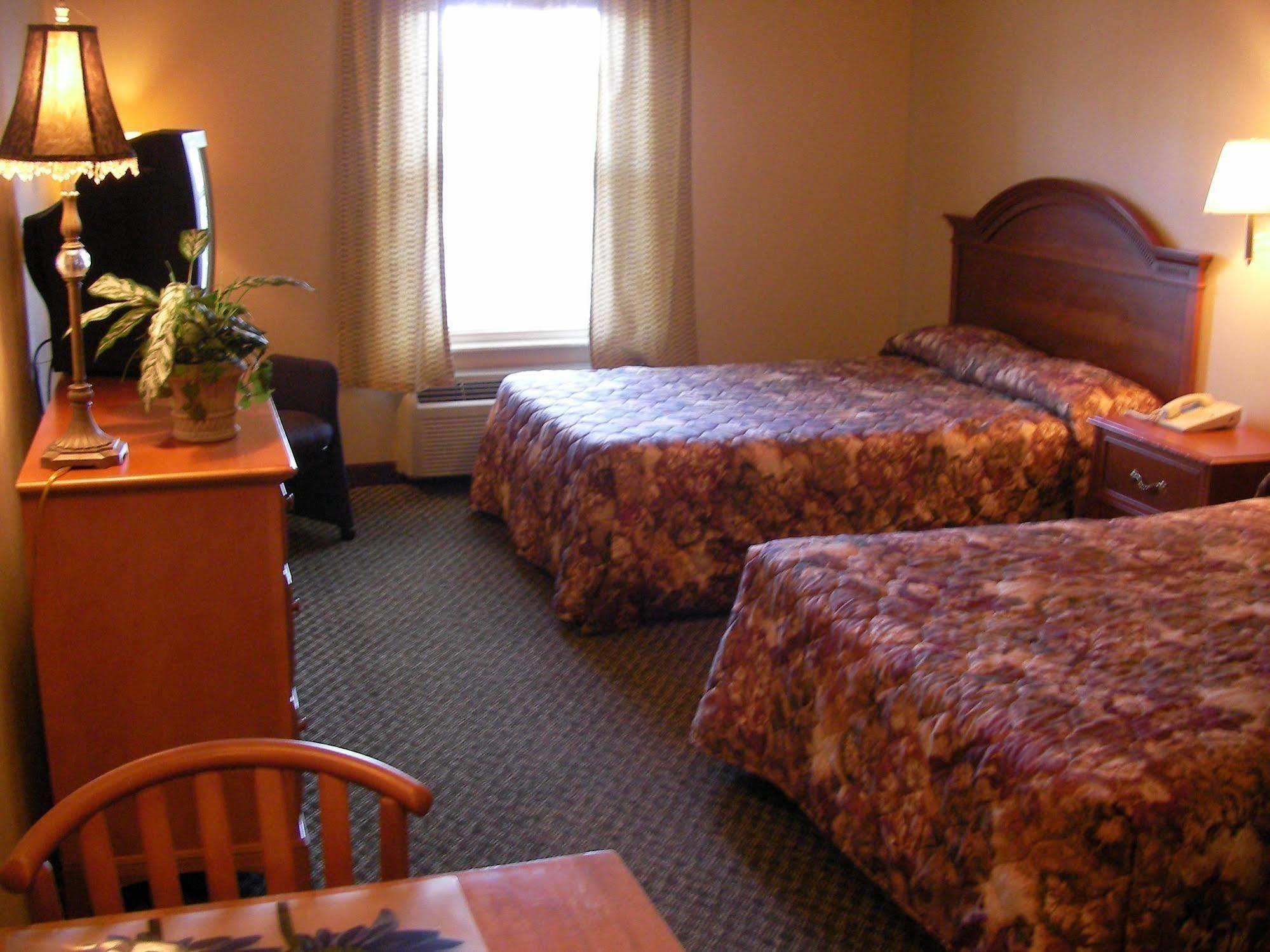 Days Inn & Suites By Wyndham Sellersburg Extérieur photo