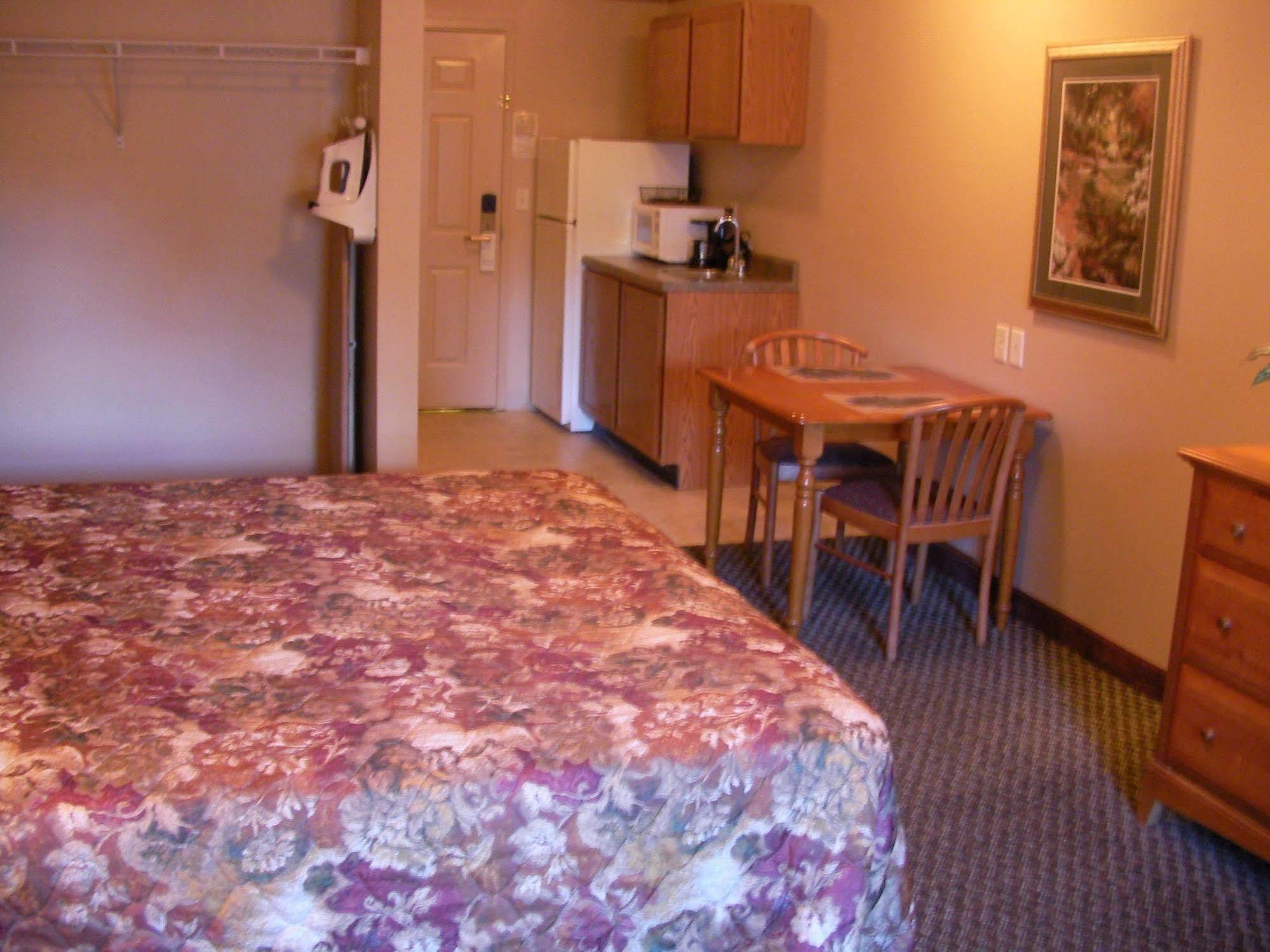 Days Inn & Suites By Wyndham Sellersburg Extérieur photo