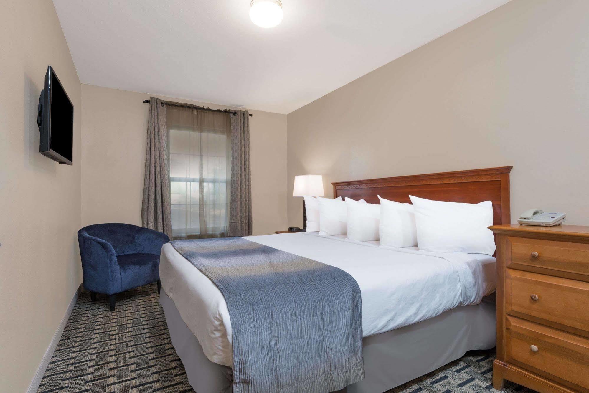 Days Inn & Suites By Wyndham Sellersburg Extérieur photo
